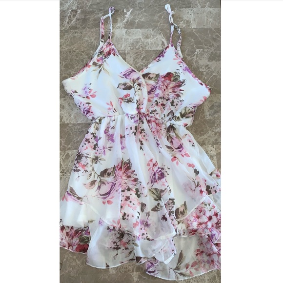 Chiffon Floral print romper Chic elegant classy - Picture 2 of 5